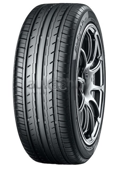 Yokohama ES-32 BluEarth 215/55 R17 ES32 94V